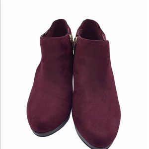 Liz Claiborne  Garnet platform booties size…
